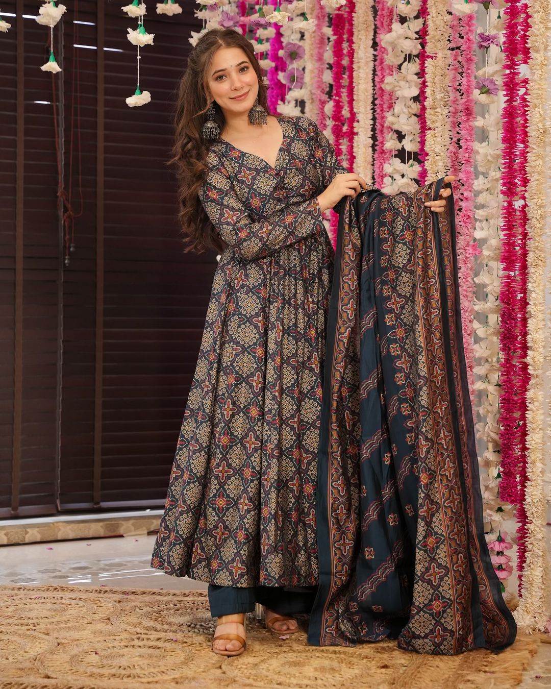 Exquisite Muslin Kurta Palazzo Set with Dupatta – Festive Must-Have